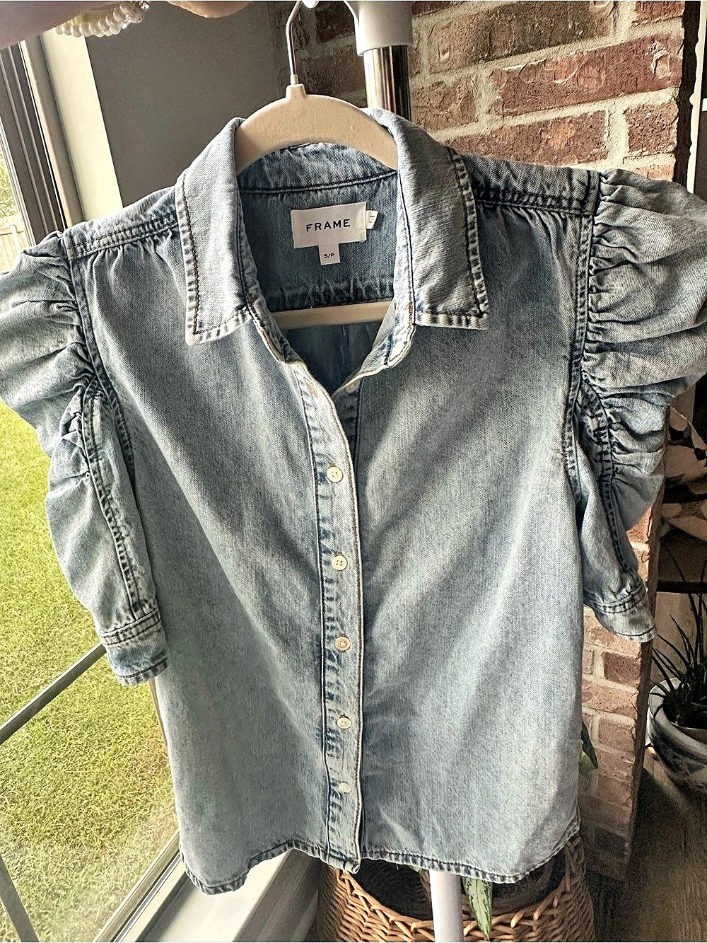 FRAME Denim Ruffle Sleeve Button Down in Blue Size Small